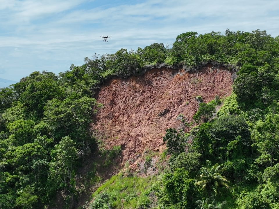 Projeto Restaura Litoral Norte - Restauração de cicatrizes da Serra do Mar através da semeadura aérea por drone