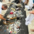 Mutirão de limpeza em Camburi mobiliza a comunidade em prol do cuidado com o oceano